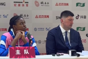 开云体育-0-2落后！四川女篮主帅：告诉队员比赛还未结束 要打出我们的气质