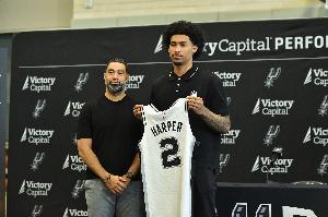 开云体育-哈珀：来到马刺后我每天都和吉诺比利待在一起&amp;不断汲取他的智慧