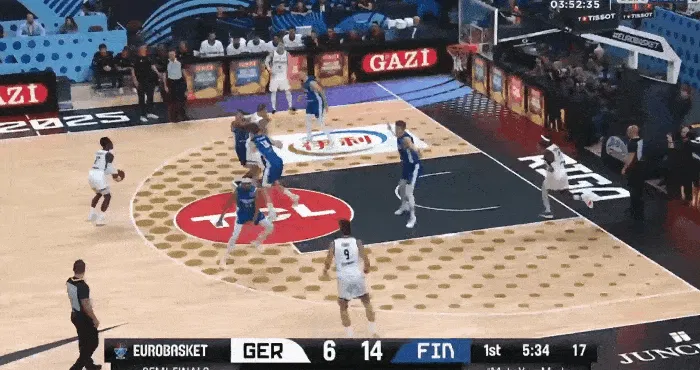 开云体育-施罗德弧顶三分连拿5分，马尔卡宁强吃施罗德打成2+1回应